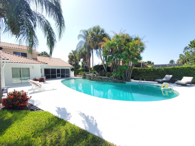 2025 Vacation Rental by 10 Swiss Resort Homes!