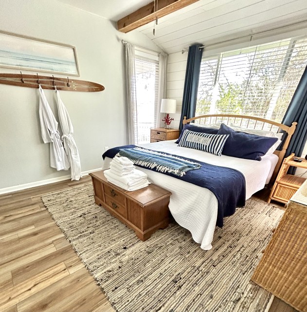 2019 Orlando Ski Lakefront Rental by 2 bed 1 bath, boat avail