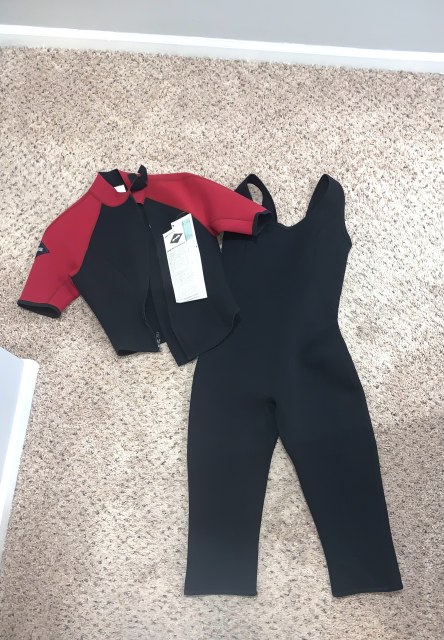2017 Women’s wetsuit by BARE