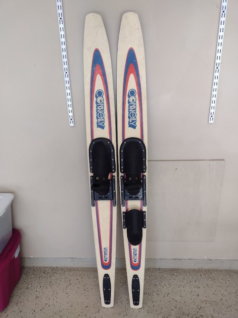 2023 Connelly by Connelly double skis