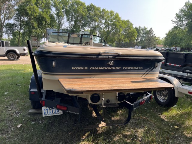 2000 Ski Boat by Ski Centurion