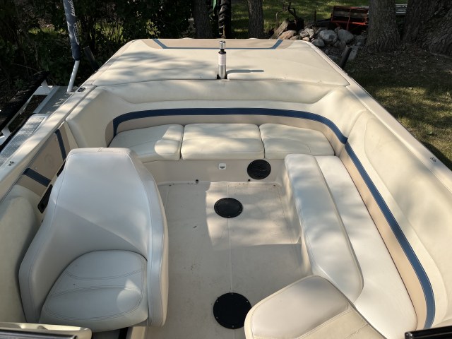 2000 Ski Boat by Ski Centurion