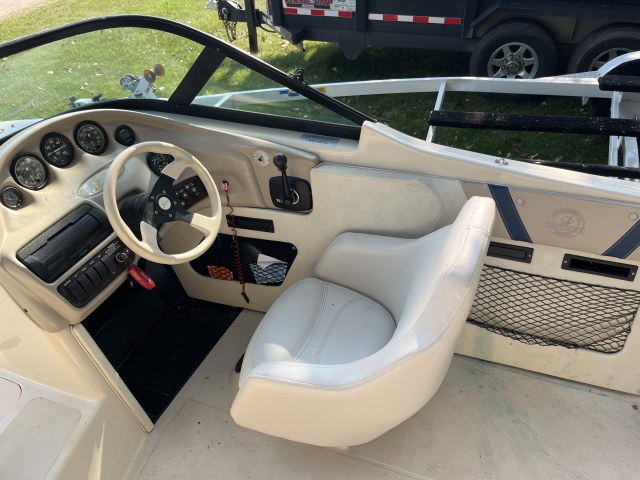 2000 Ski Boat by Ski Centurion