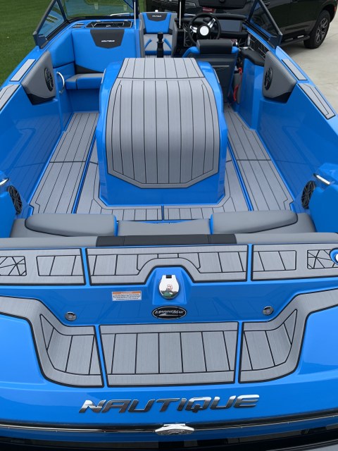 2023 200 by Nautique