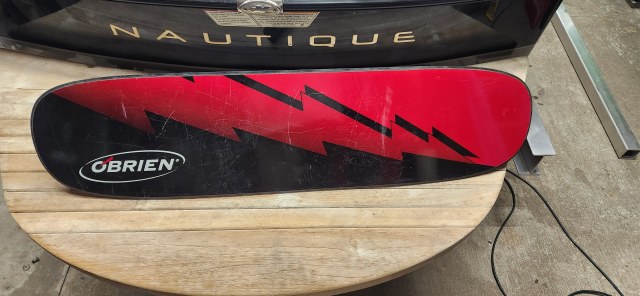 2000 trick ski by Obrian