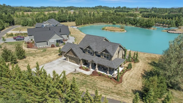 2016 Custom Home by Winlock Waters