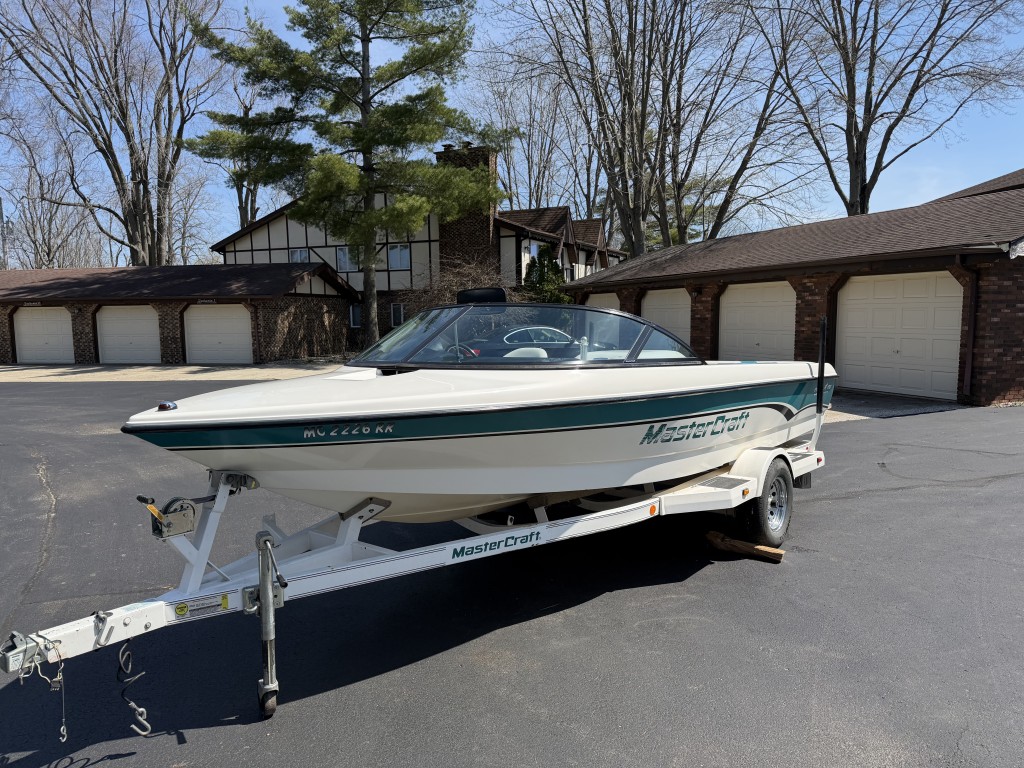1998 MasterCraft ProStar 190, photo 2 of 9