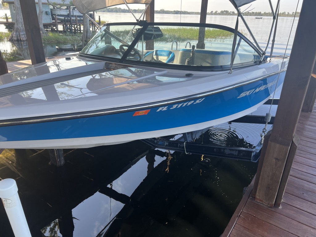 2011 Nautique 200, photo 2 of 9