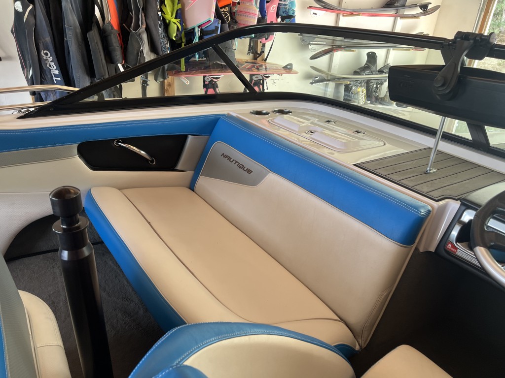 2011 Nautique 200, photo 6 of 9