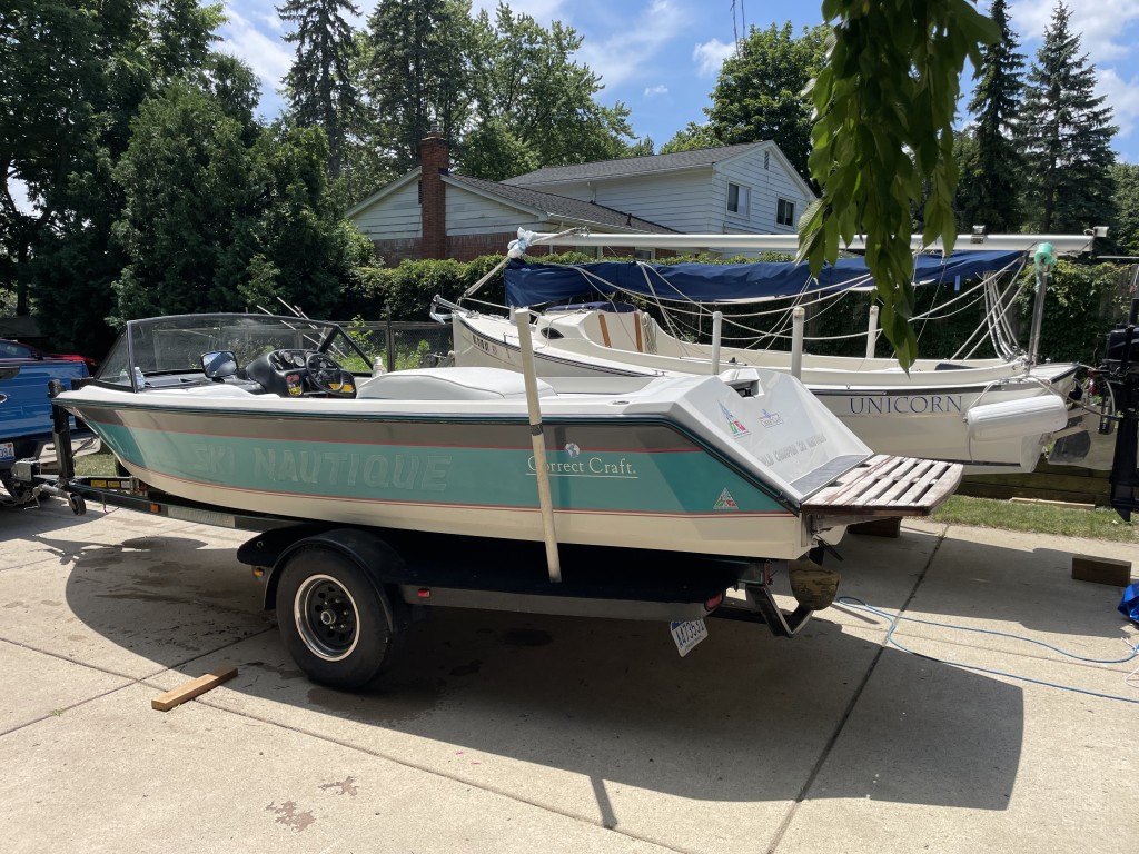 1990 Ski Nautique by Correct Craft