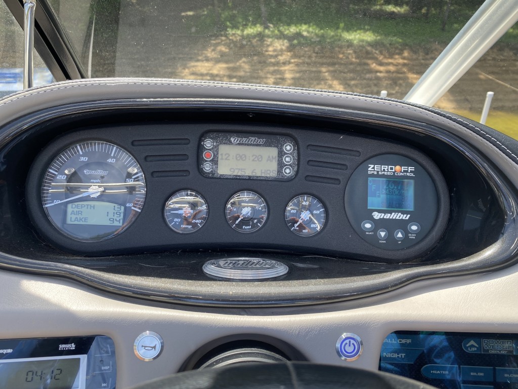 2012 Malibu Response Txi, photo 4 of 7