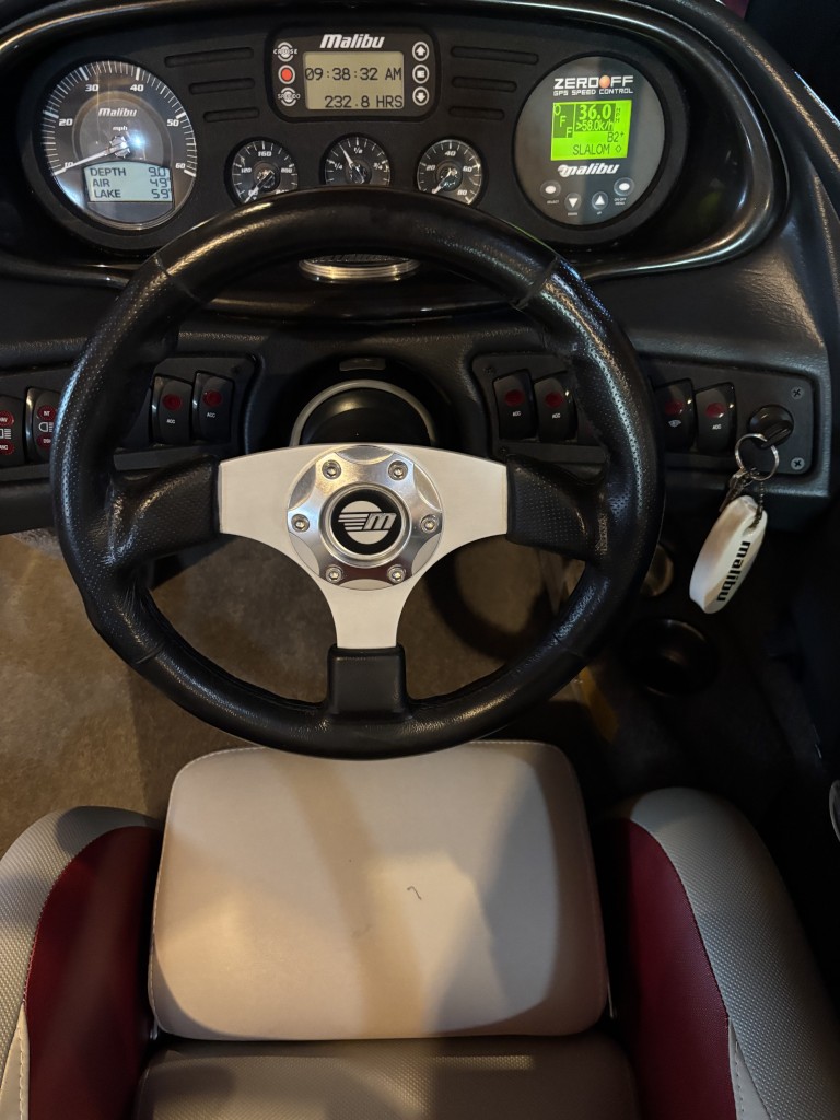 2016 Malibu Response LXR, photo 4 of 9